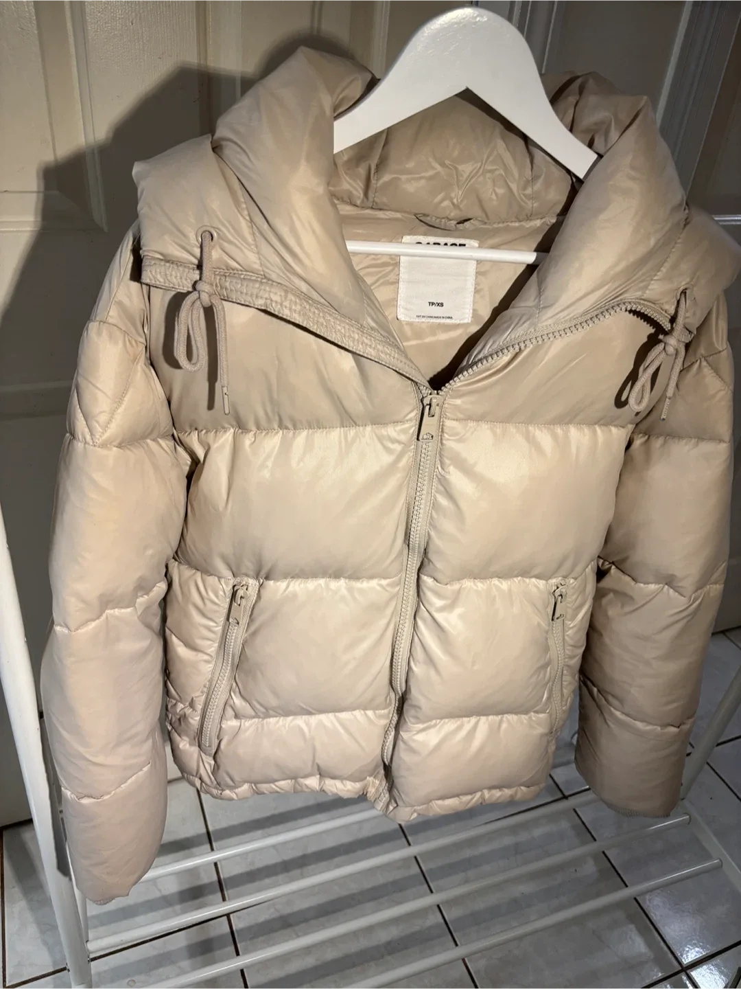 ✨ Women’s “Garage” Puffer Jacket - Cream • Size XS ✨ image indicator(8)