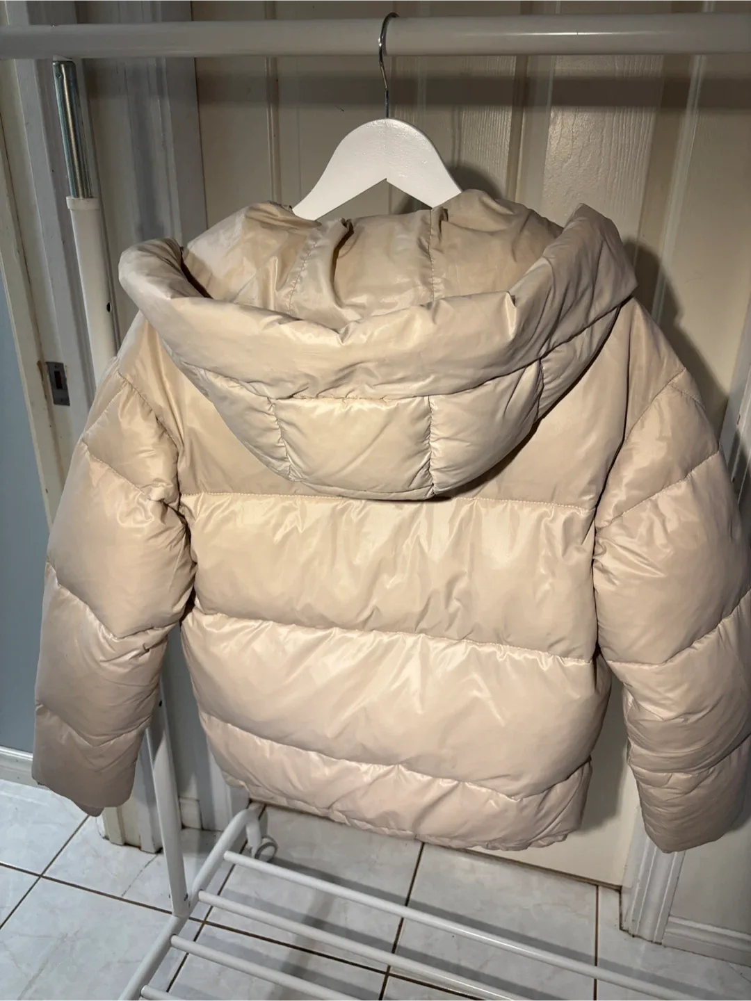 ✨ Women’s “Garage” Puffer Jacket - Cream • Size XS ✨ image indicator(9)