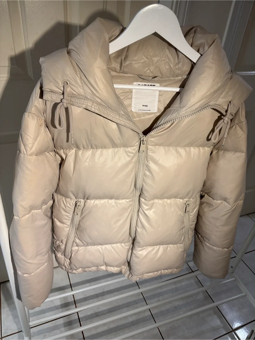 ✨ Women’s “Garage” Puffer Jacket - Cream • Size XS ✨ image indicator(10)