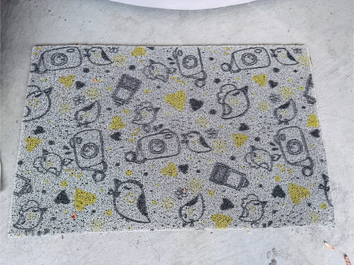 Assorted Decorative Floor Mats/ Rugs image indicator(7)