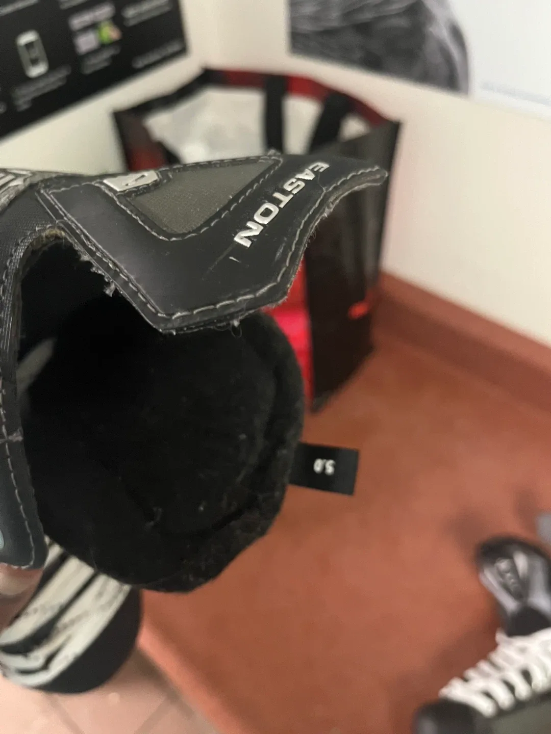 Easton Hockey Skates - Size 5.0 image indicator(3)