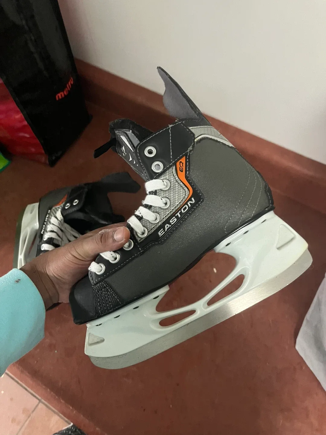 Easton Hockey Skates - Size 5.0 image indicator(6)