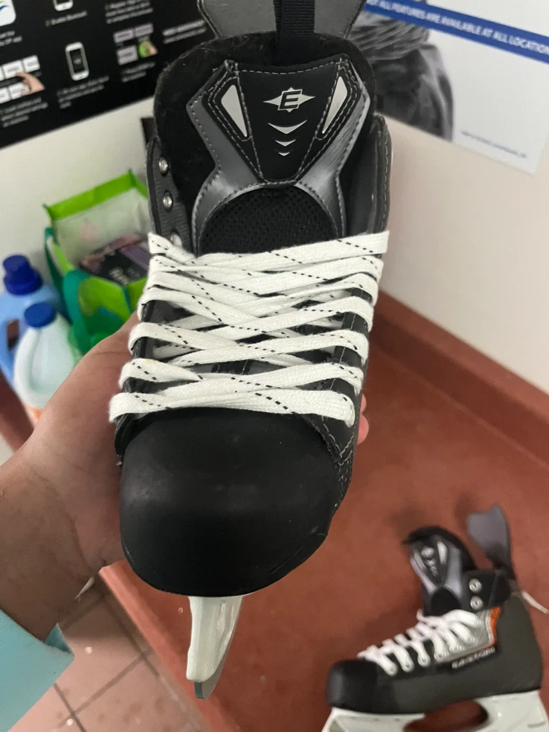 Easton Hockey Skates - Size 5.0 image indicator(2)