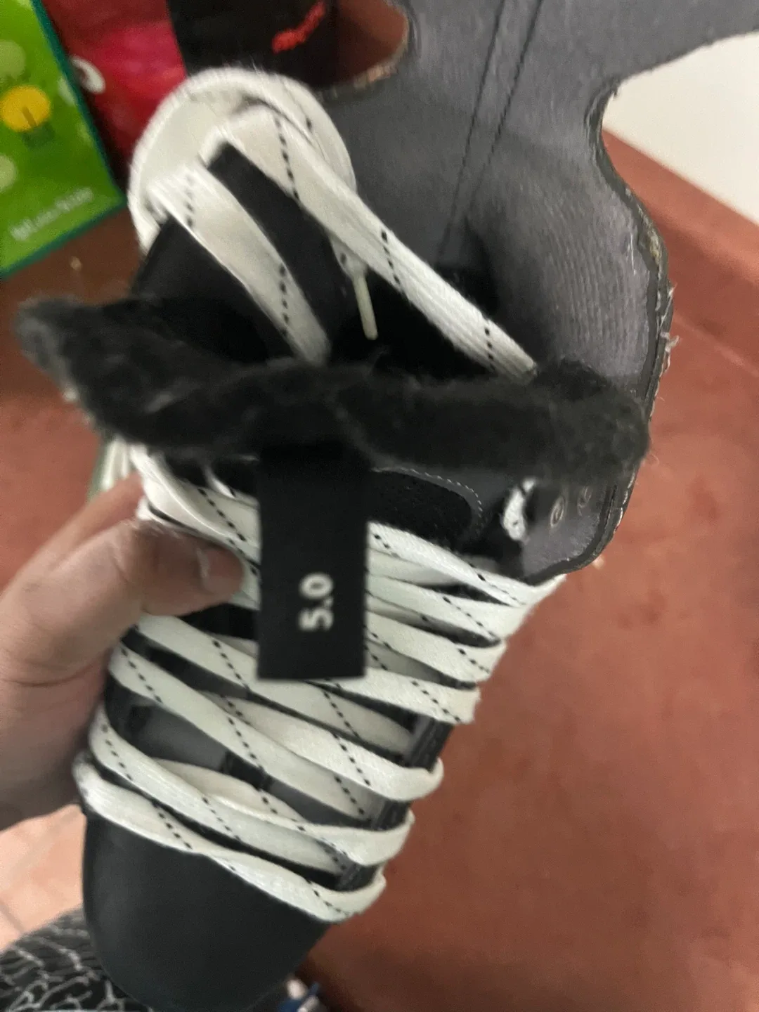 Easton Hockey Skates - Size 5.0 image indicator(8)