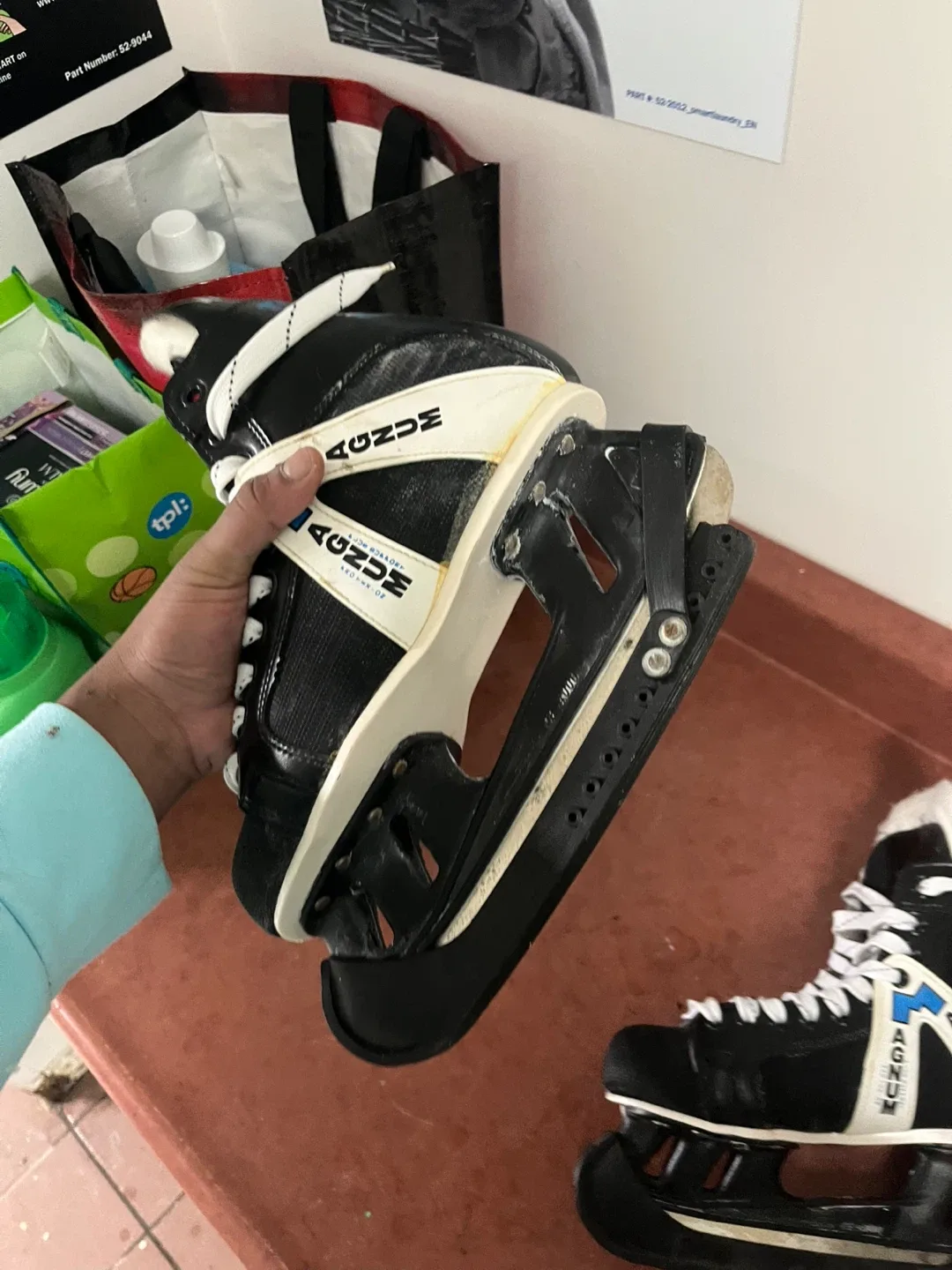 Magnum Torquer 302 Ice Skates - Size 7 image indicator(2)