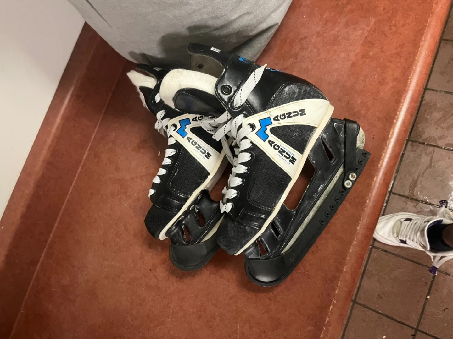 Magnum Torquer 302 Ice Skates - Size 7 image indicator(7)
