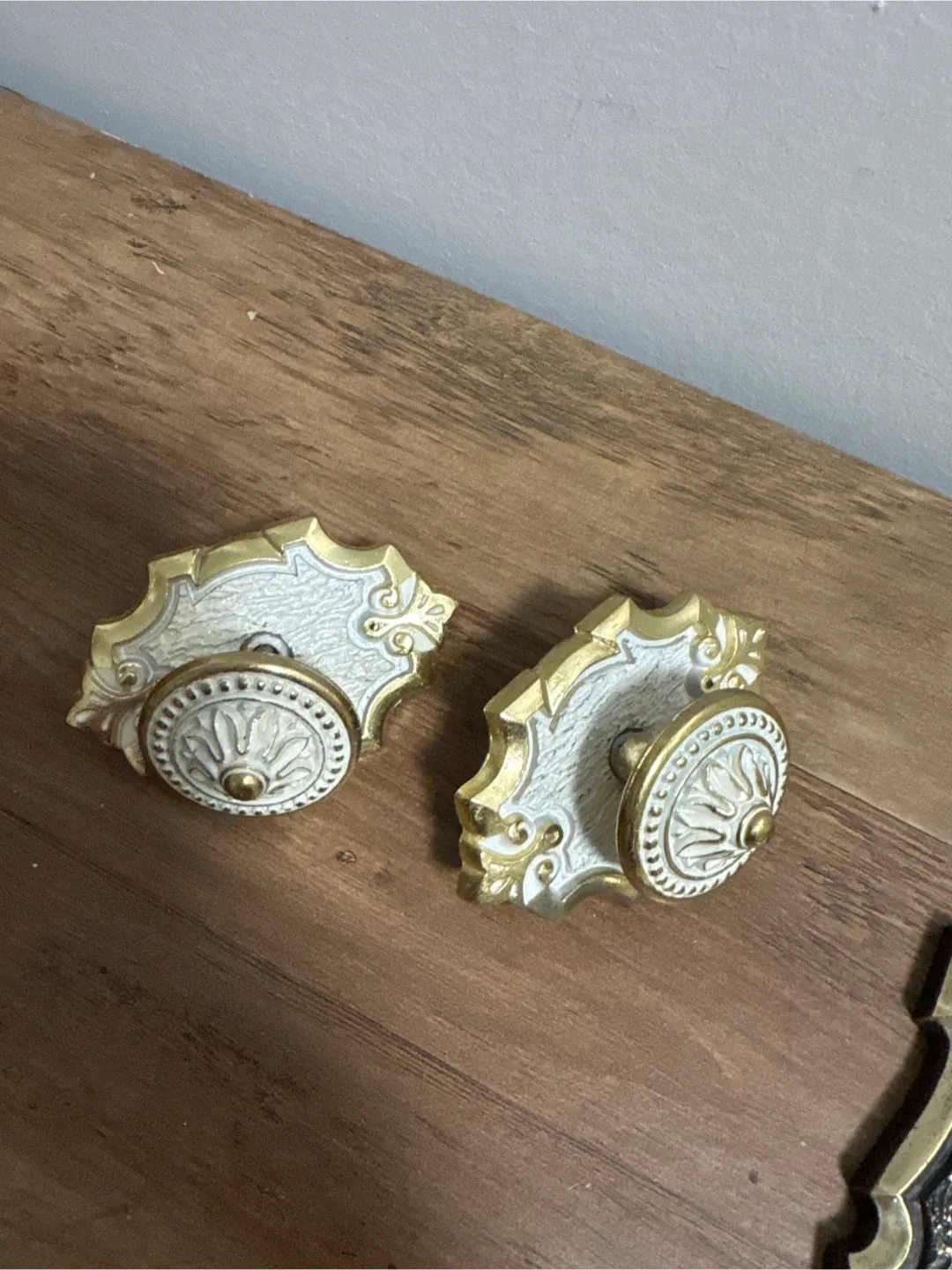 Vintage Style Bronze and Brass Wall Plates & Cabinet Pulls image indicator(6)