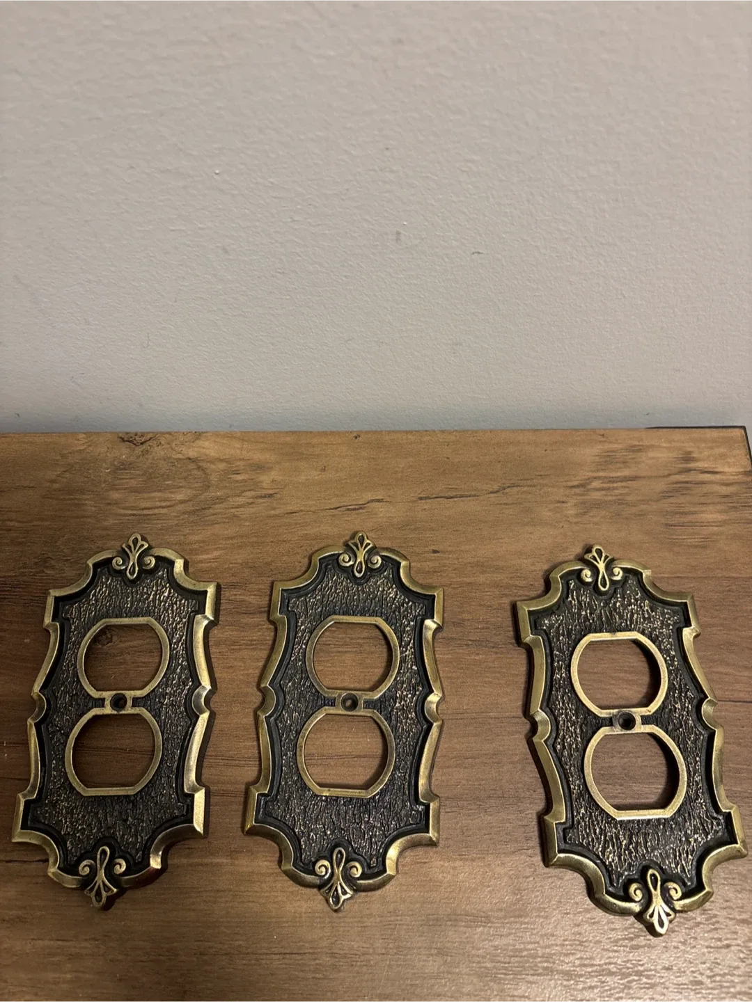 Vintage Style Bronze and Brass Wall Plates & Cabinet Pulls image indicator(3)