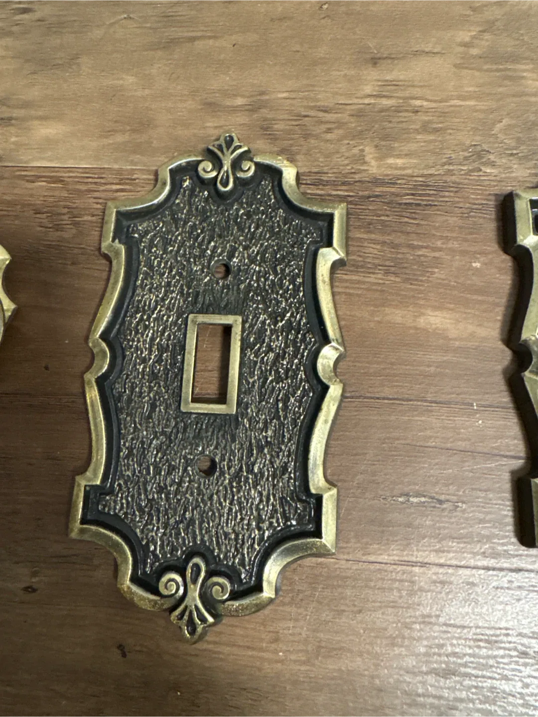 Vintage Style Bronze and Brass Wall Plates & Cabinet Pulls image indicator(4)