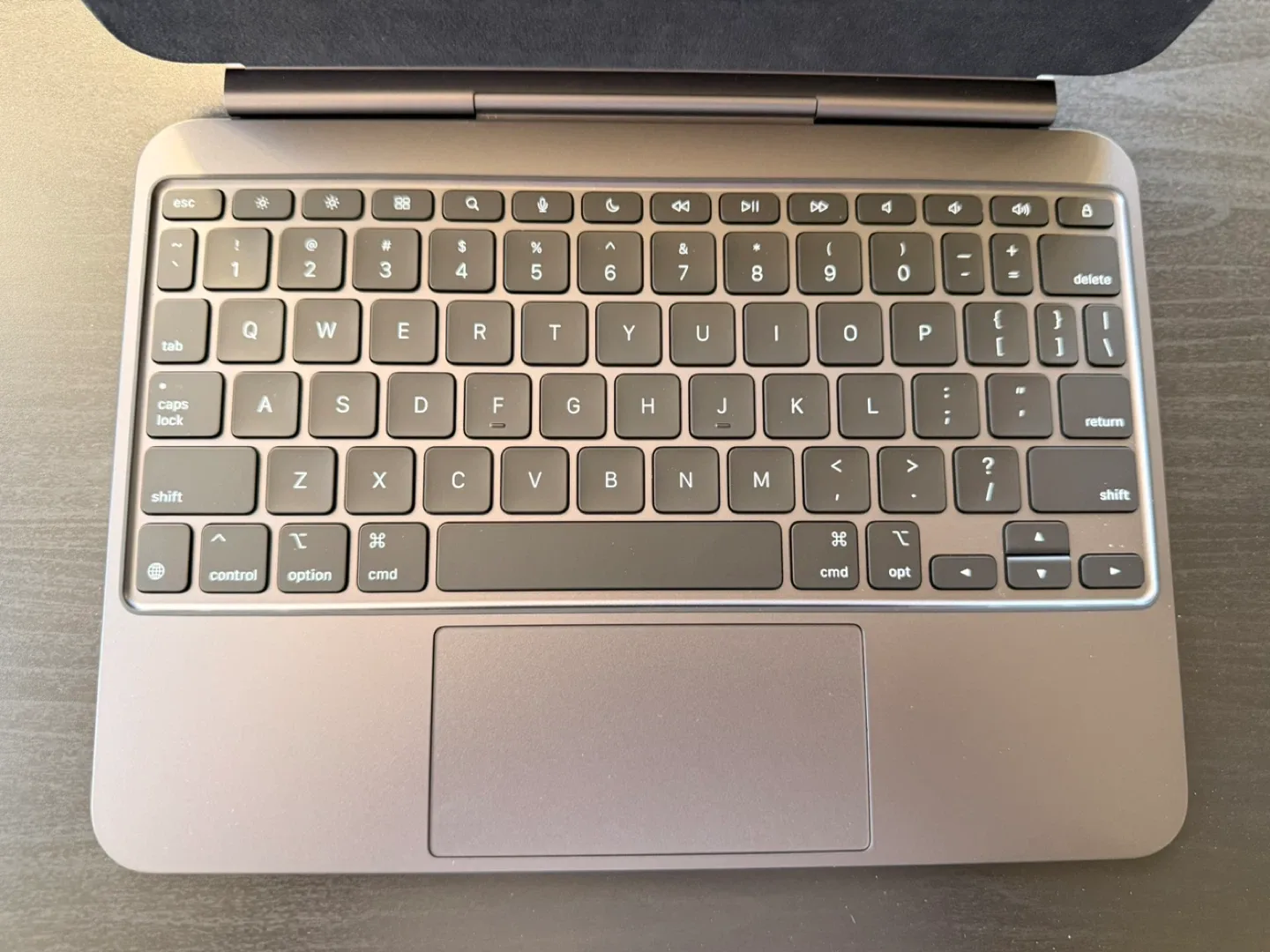 Apple Magic Keyboard Folio for iPad Pro 11-inch image indicator(4)