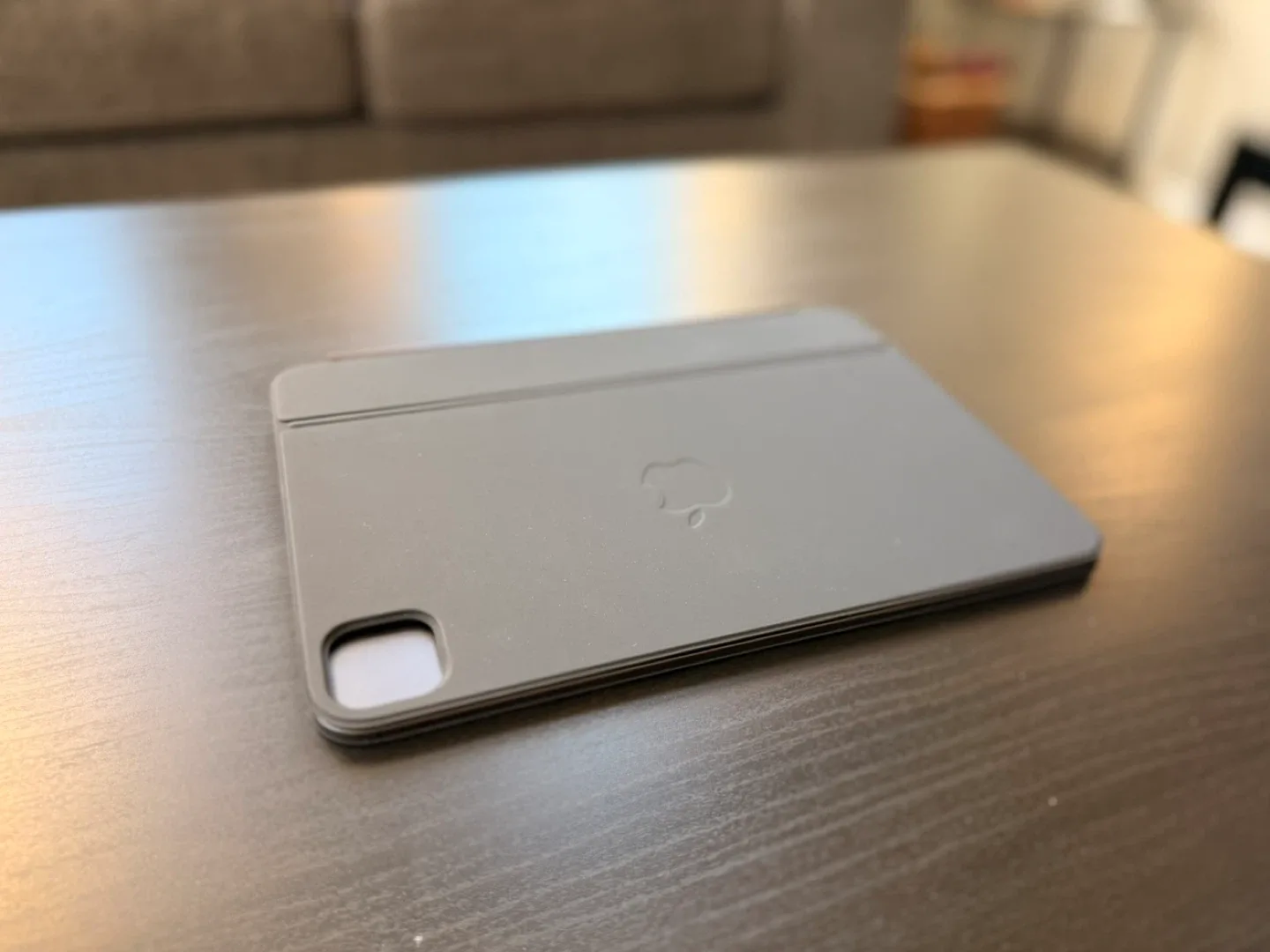 Apple Magic Keyboard Folio for iPad Pro 11-inch image indicator(2)