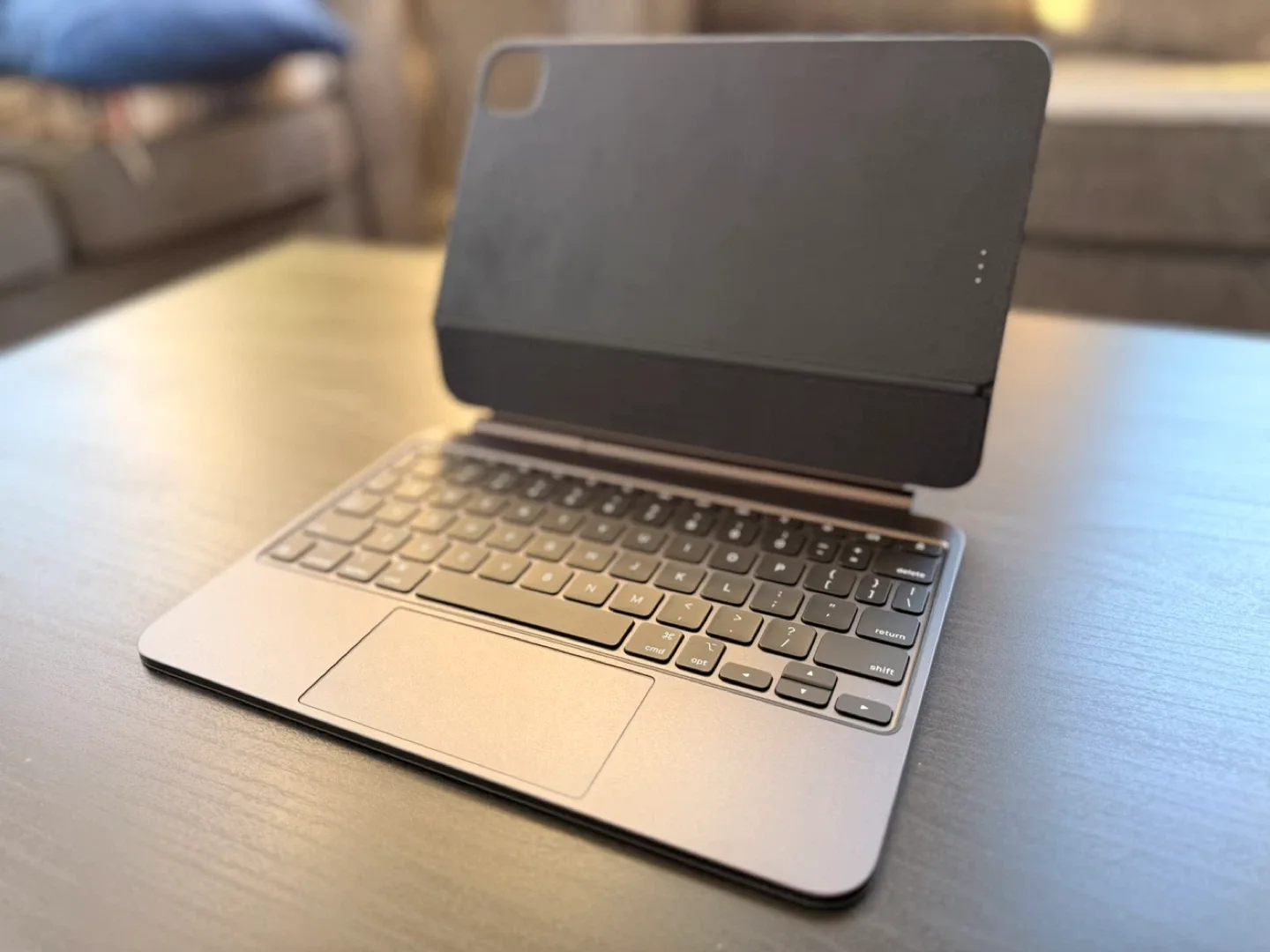 Apple Magic Keyboard Folio for iPad Pro 11-inch image indicator(3)