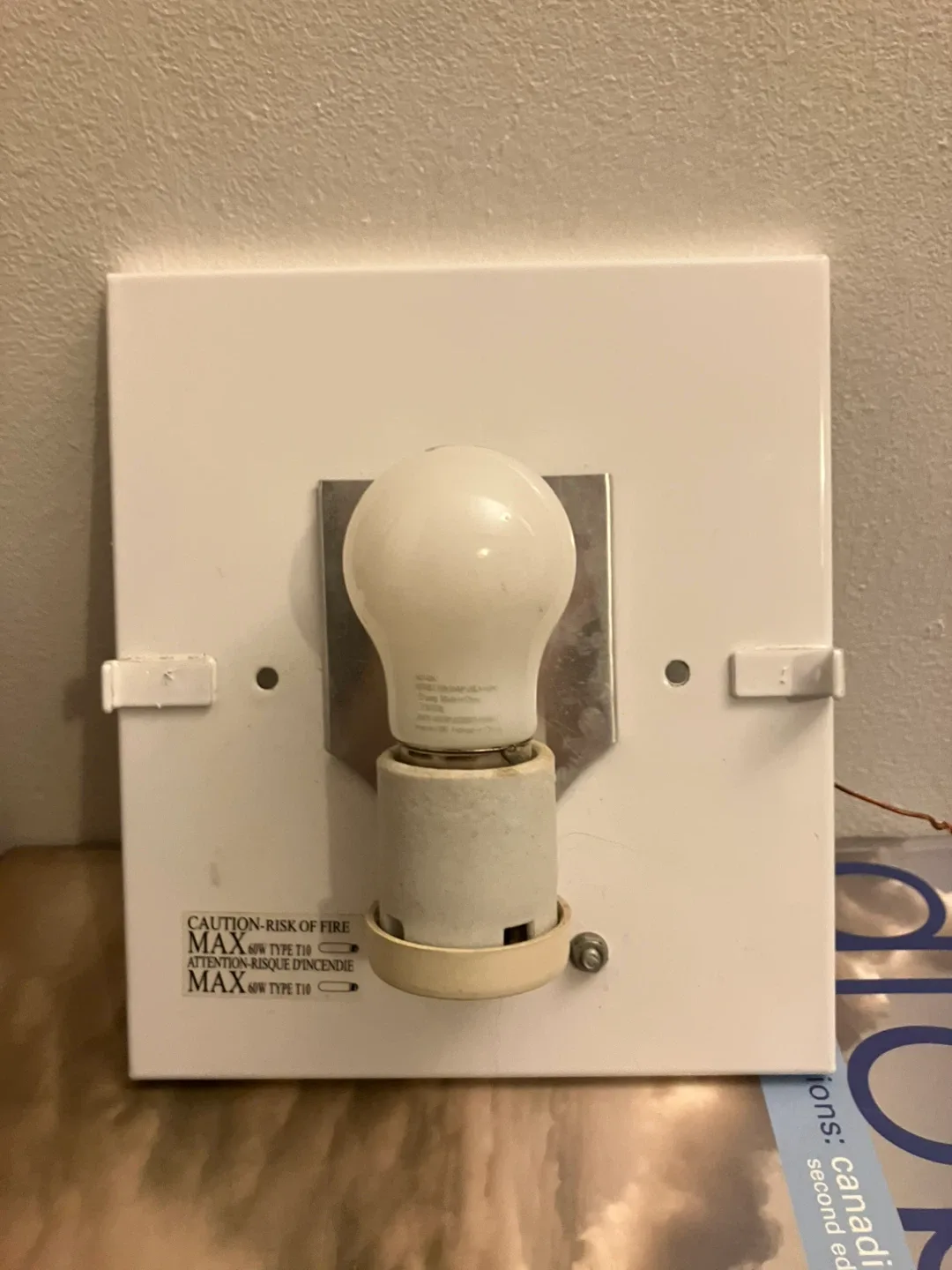 Free wall light base