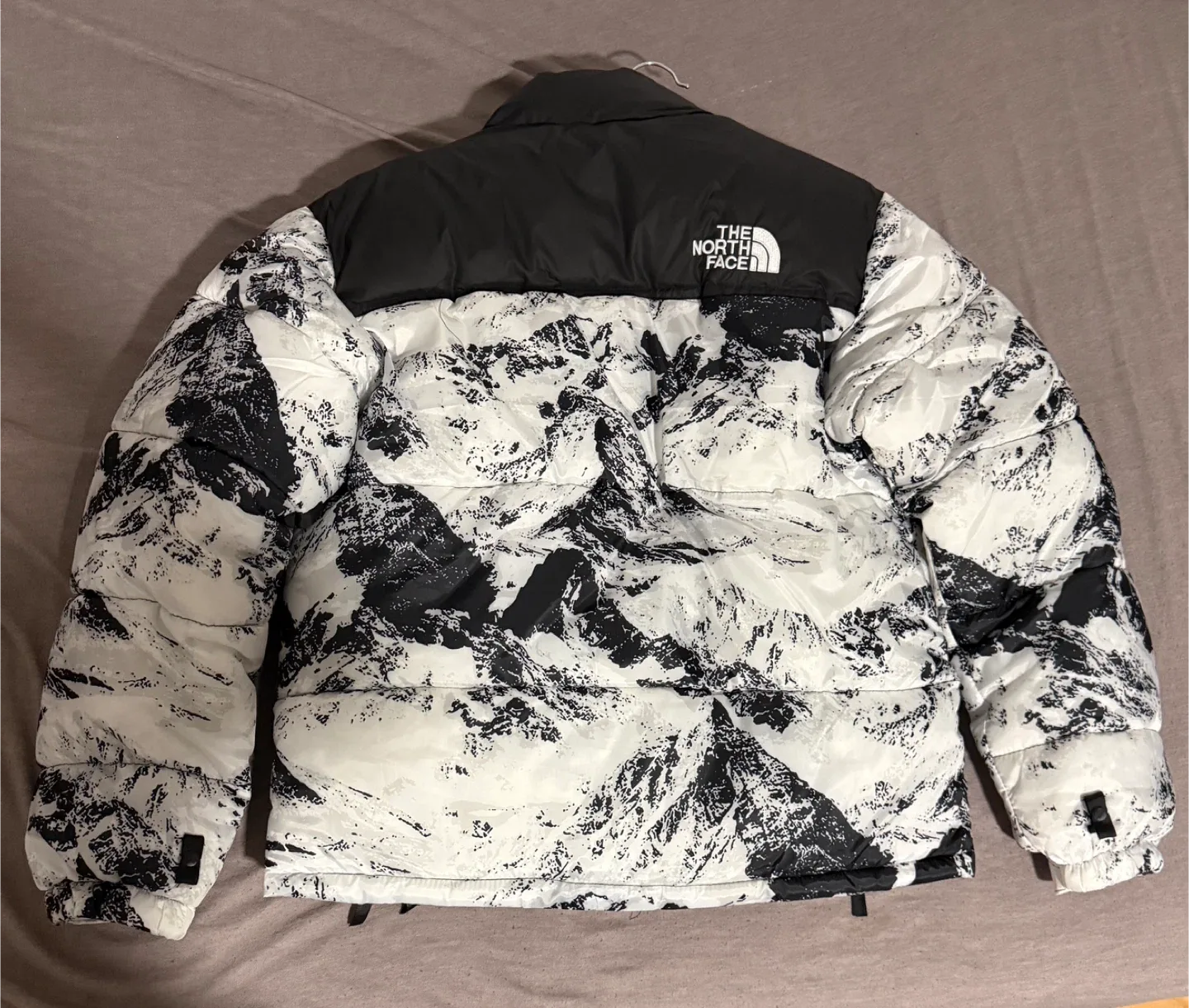 The North Face Puffer Jacket, Size M image indicator(5)