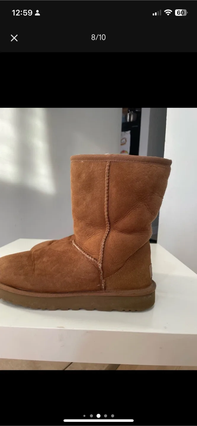 UGG Classic Short Boot - Size 7 image indicator(3)