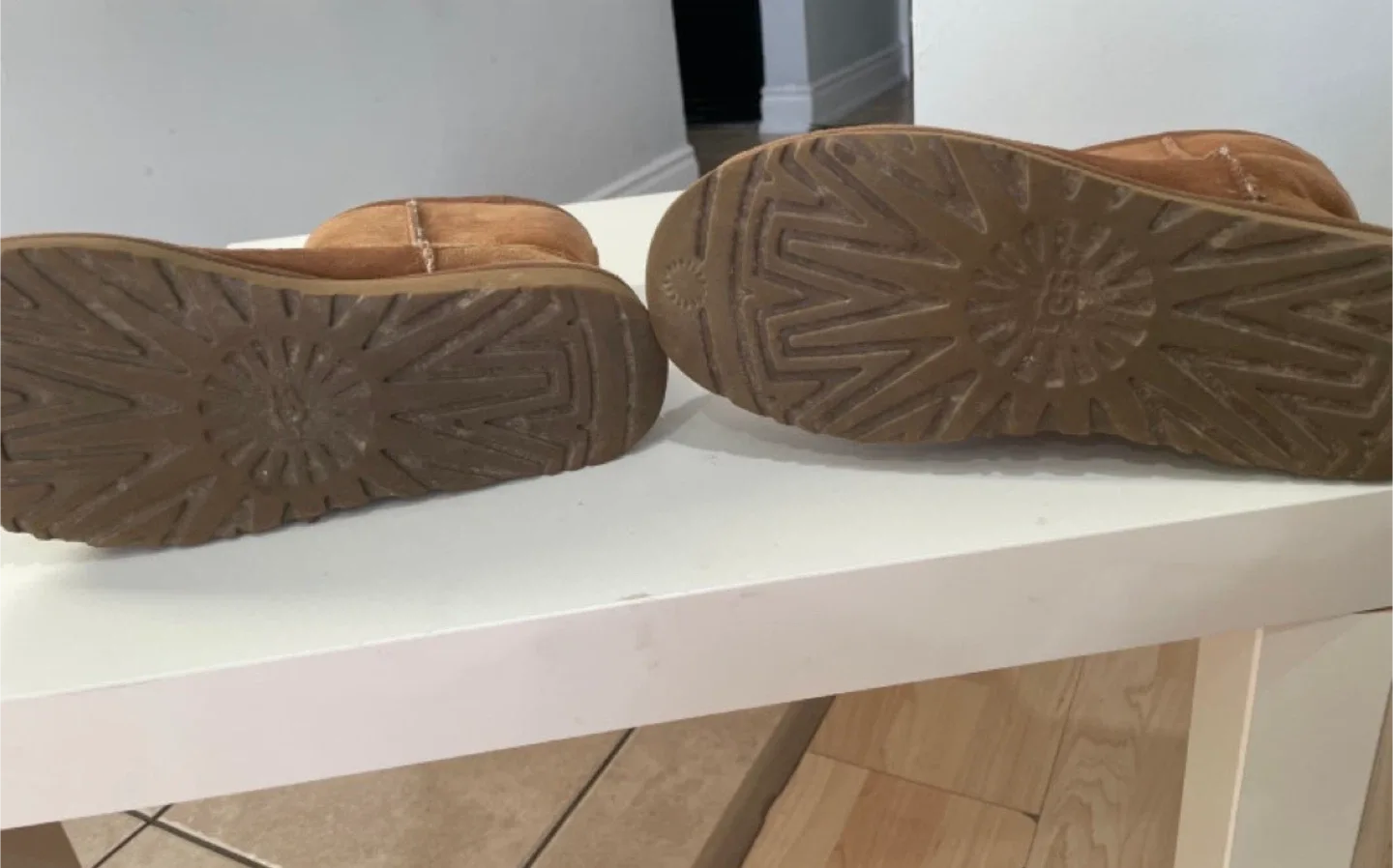 UGG Classic Short Boot - Size 7 image indicator(5)