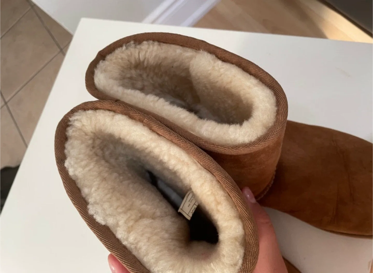 UGG Classic Short Boot - Size 7 image indicator(4)