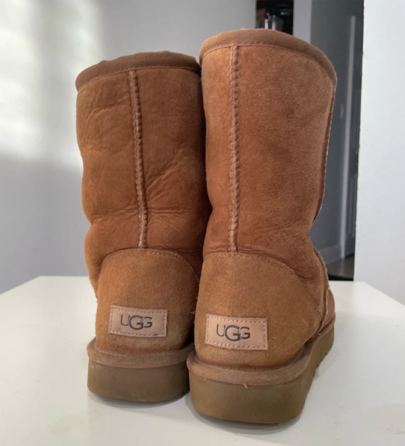 UGG Classic Short Boot - Size 7 image indicator(2)