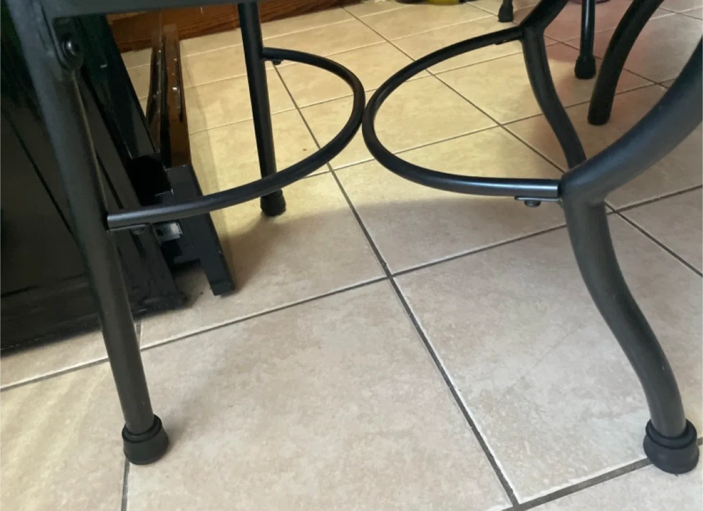 Round Slate Tile Table with 4 Chairs image indicator(4)