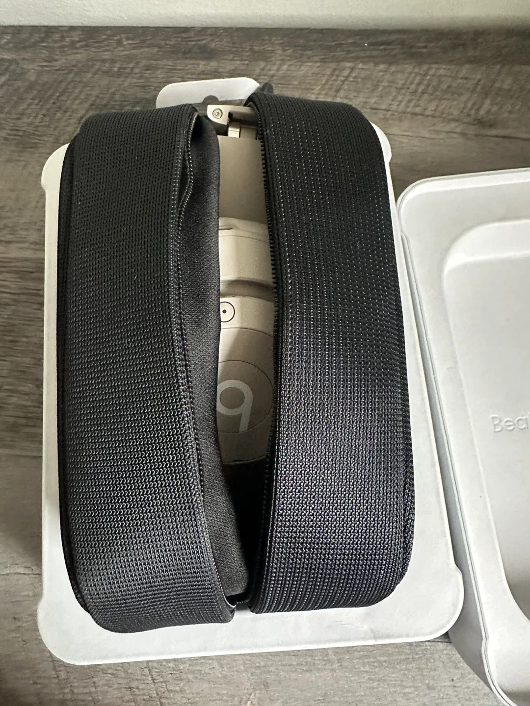 Beats Studio Pro - Sandstone image indicator(5)