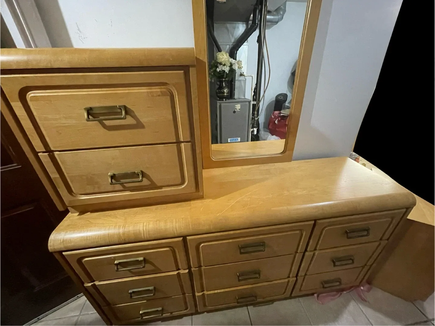 Wooden Dresser with Mirror image indicator(3)