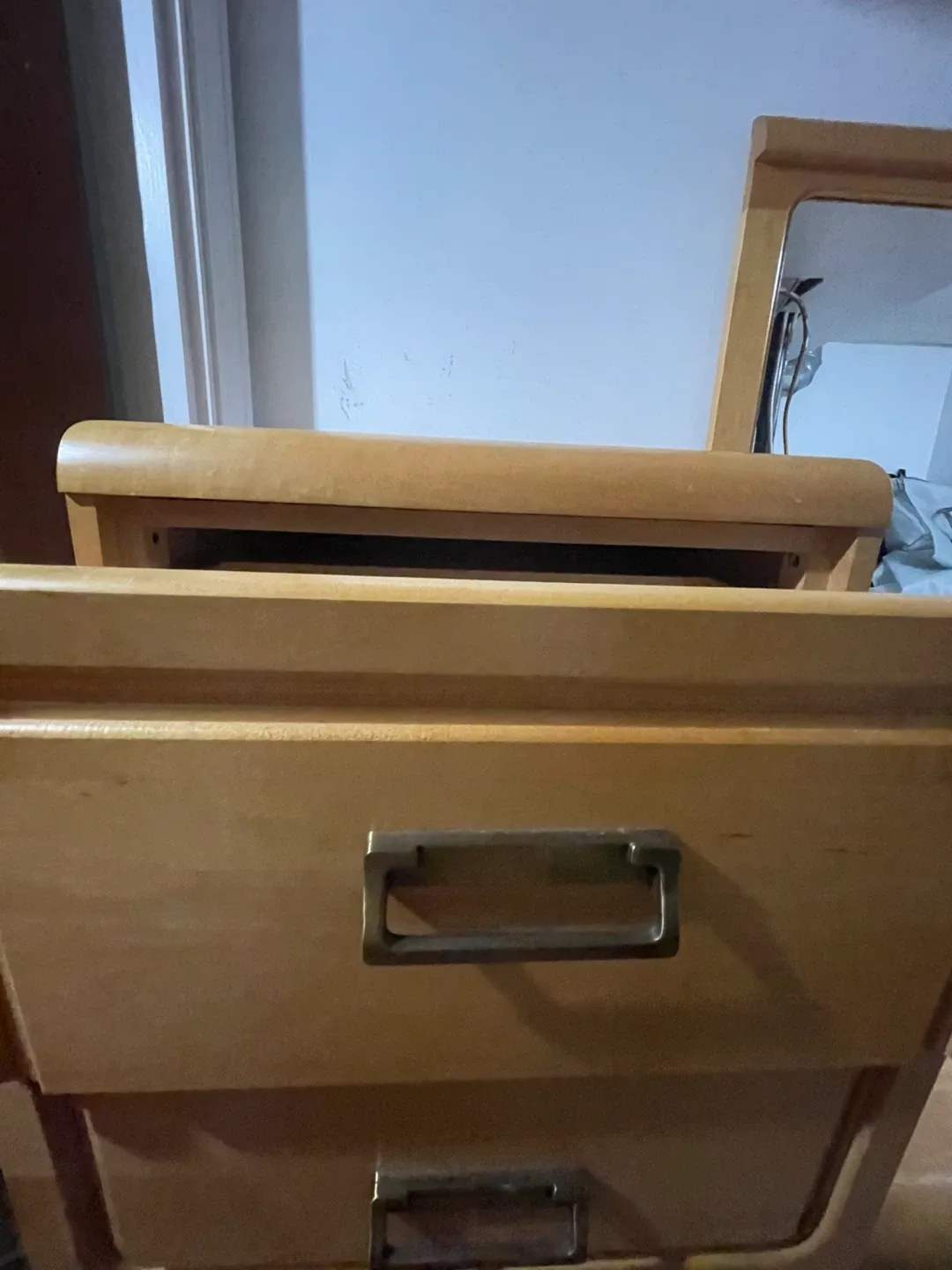 Wooden Dresser with Mirror image indicator(8)