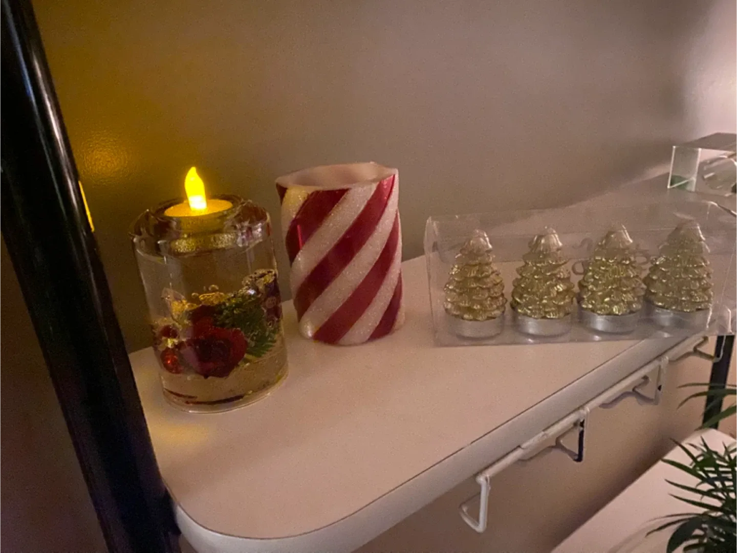 Christmas Decoration Candles & Sleigh image indicator(3)