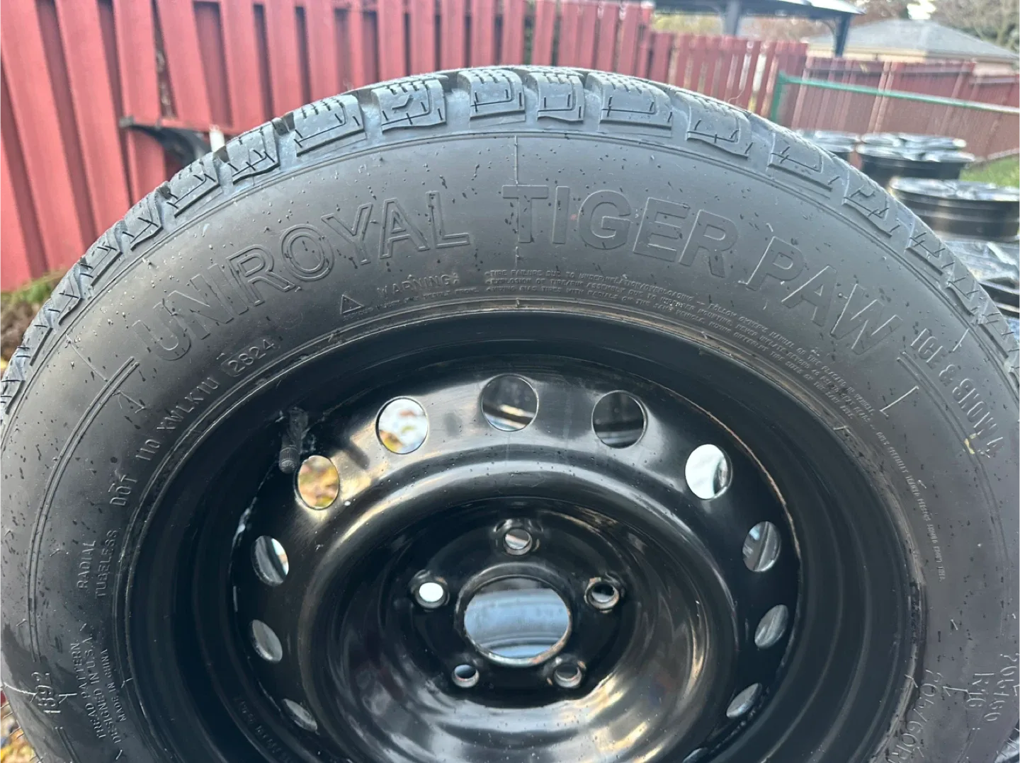 Uniroyal Tiger Paw 205/60R16 winter on rims image indicator(3)