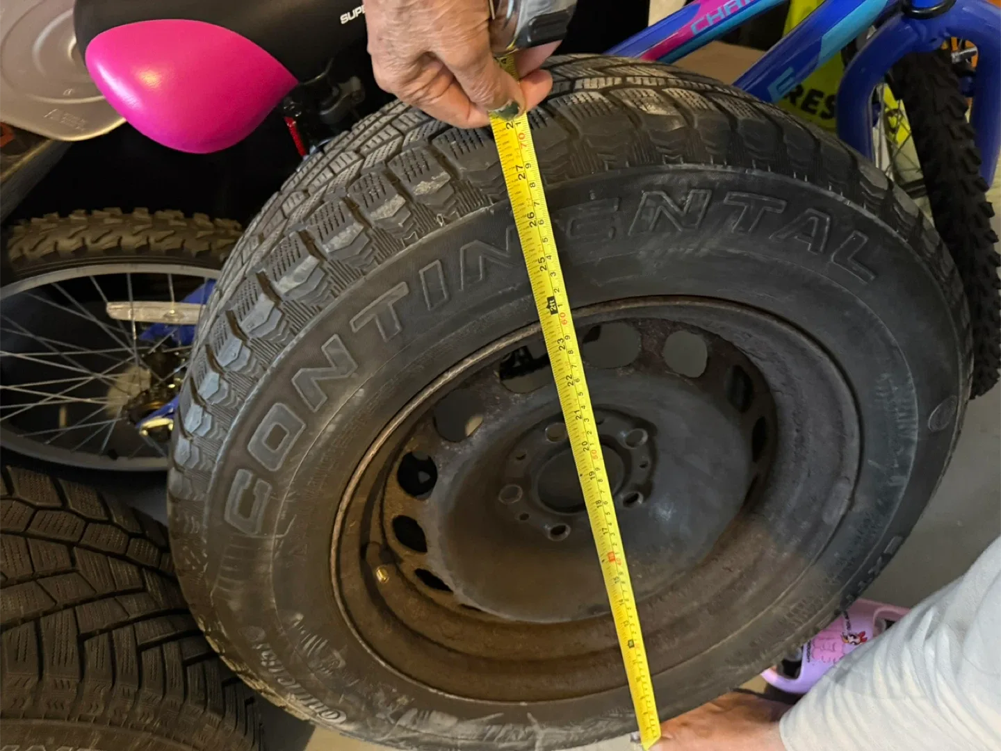 Continental WinterContact Tire on Rim image indicator(2)