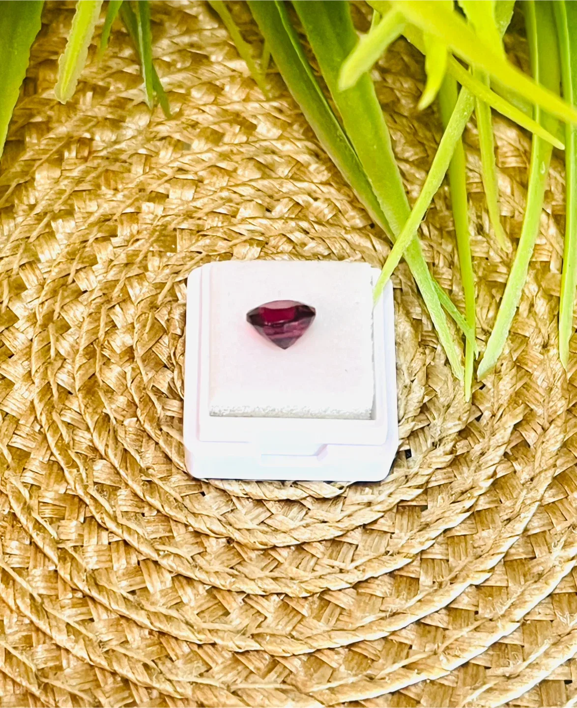 Ceylon Rhodolite Garnet Gemstone - 1.58 ct image indicator(3)