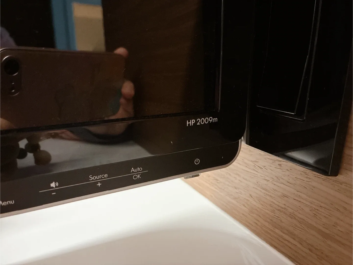 HP 2009m LCD Monitor, 20 inches image indicator(2)