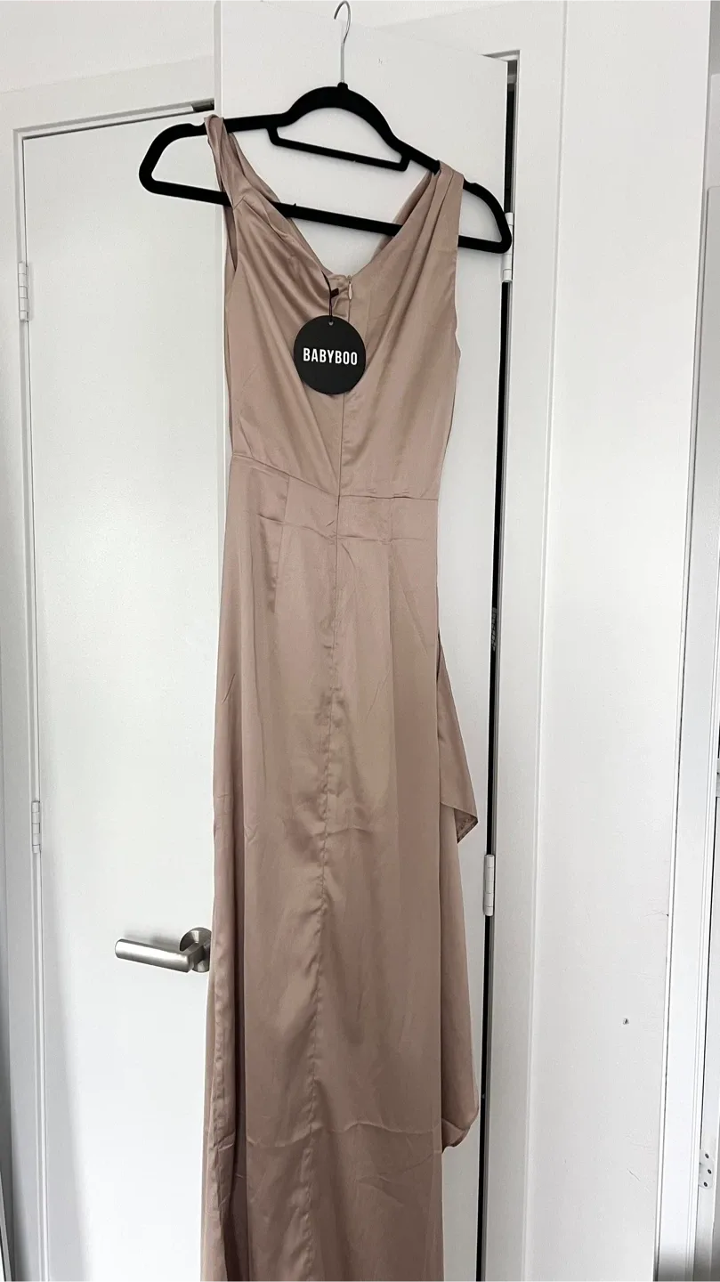 *BNWT* Babyboo Juliene Satin Maxi Dress Champagne - size xs image indicator(5)