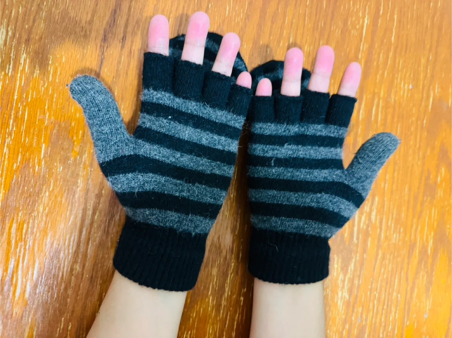 Striped Convertible Mittens image indicator(3)