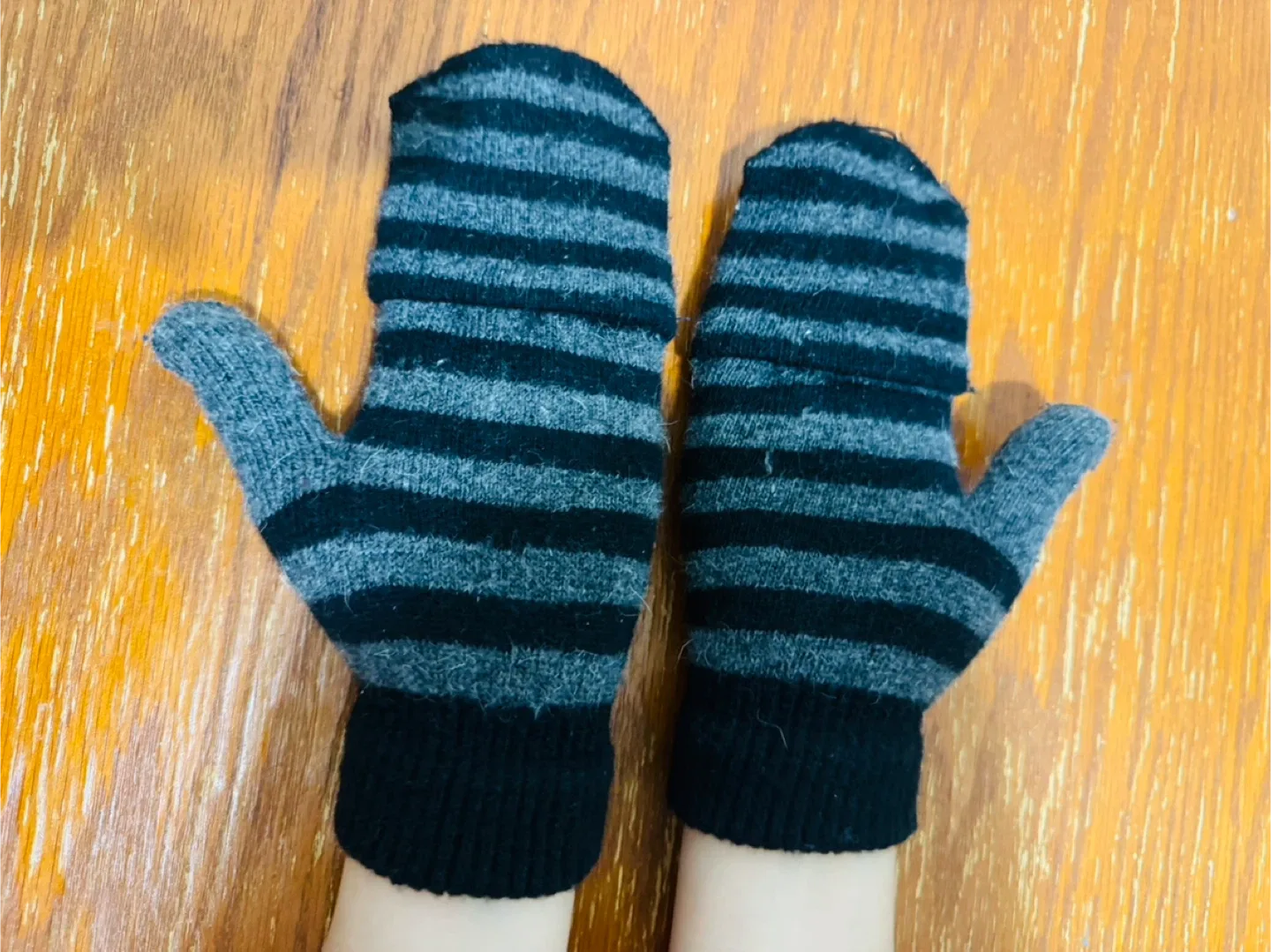 Striped Convertible Mittens image indicator(2)