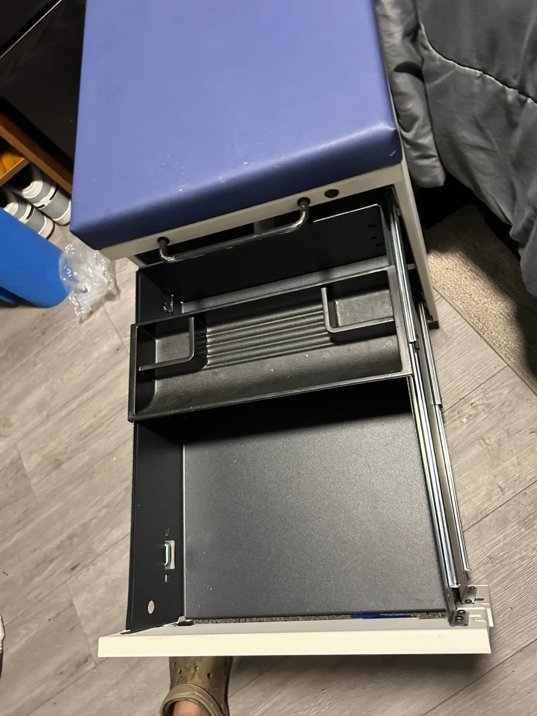 Storage Ottoman with Drawers image indicator(2)