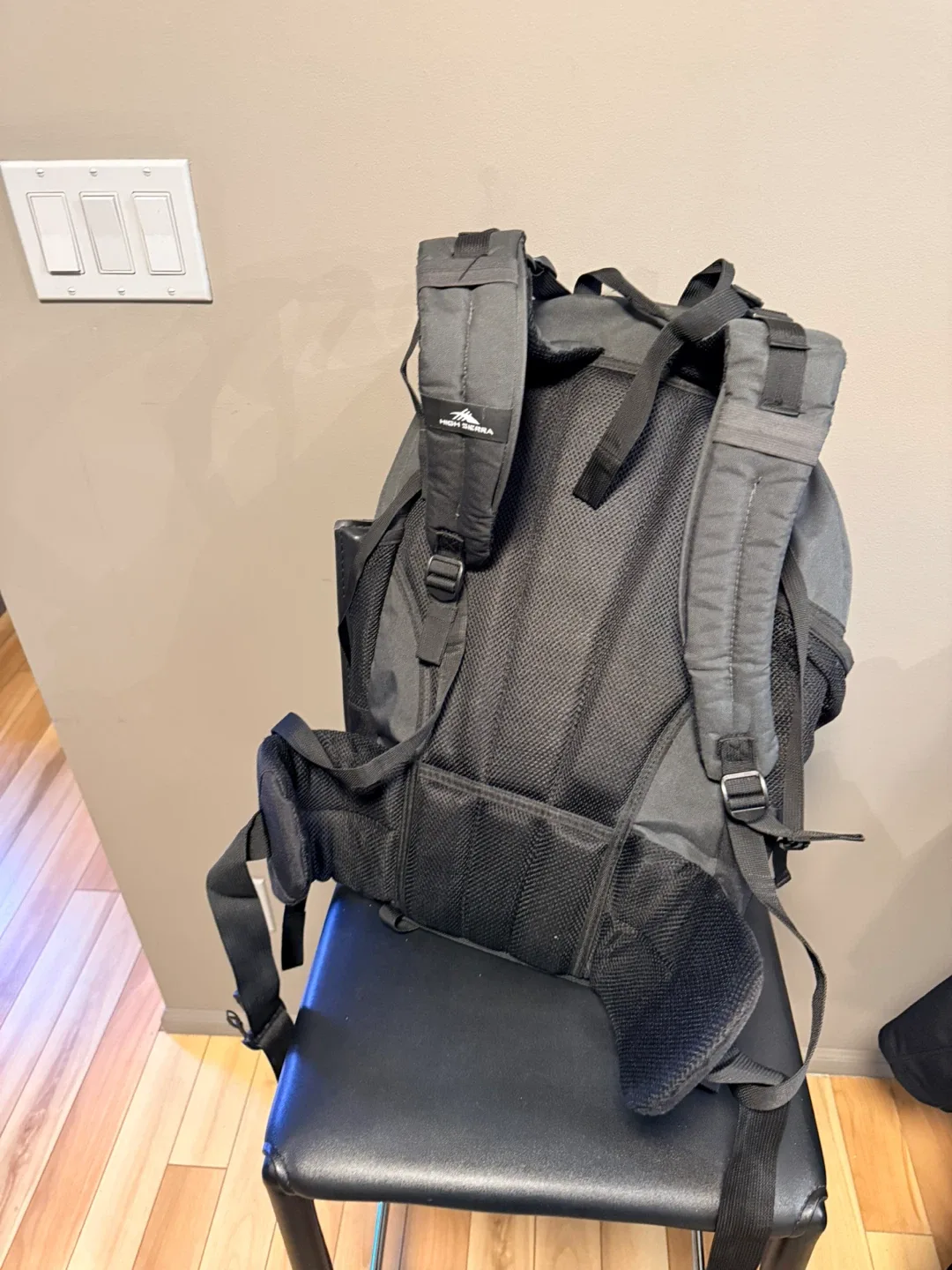 High Sierra Tokopah 40 Backpack - Grey image indicator(2)