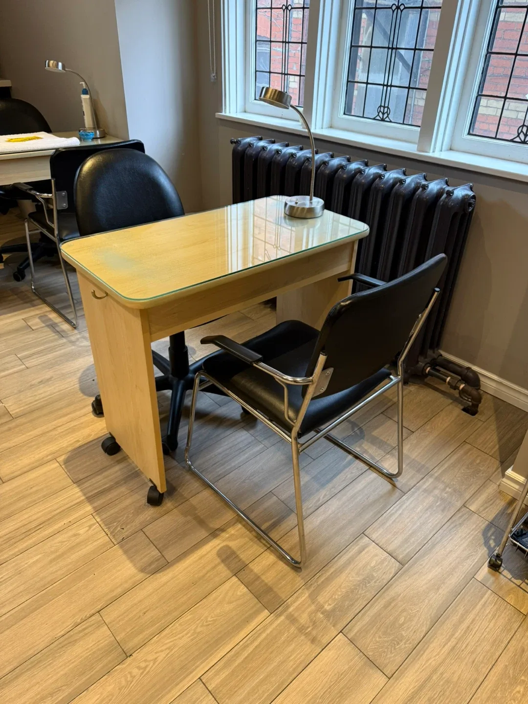 Manicure Table & Chair Set image indicator(2)