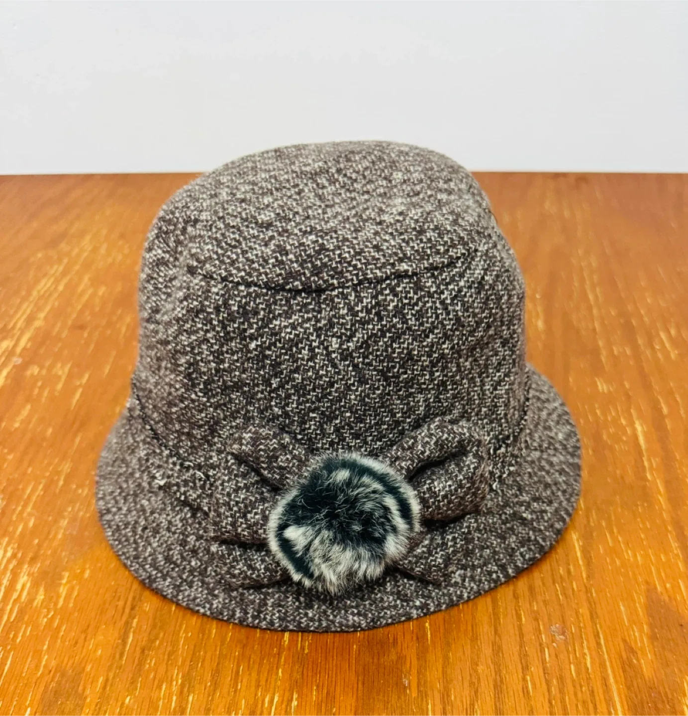 Brown Tweed Hat with Pom-Pom image indicator(2)