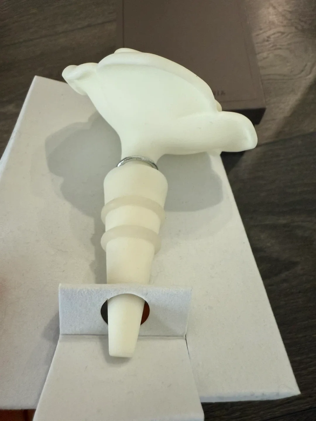 BCBGMAXAZRIA White Rose Bottle Stopper - New in Box! image indicator(4)