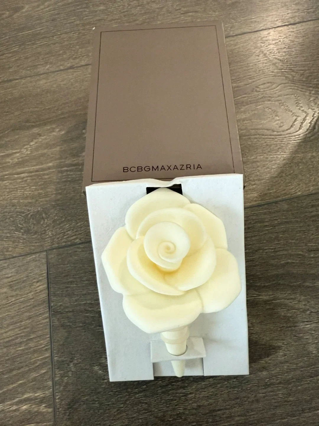 BCBGMAXAZRIA White Rose Bottle Stopper - New in Box!