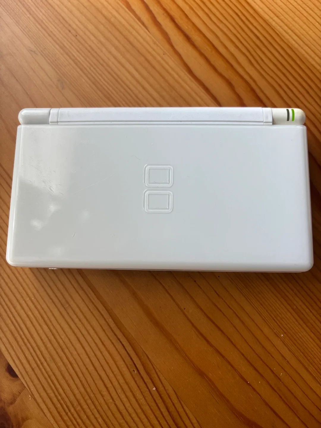 Nintendo DS Lite White with Charger MOVING OUT SALE ✈️ image indicator(4)