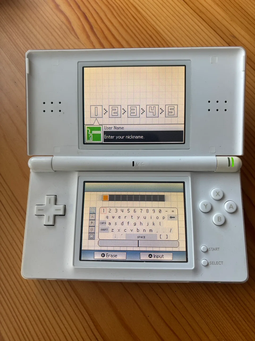 Nintendo DS Lite White with Charger MOVING OUT SALE ✈️ image indicator(3)