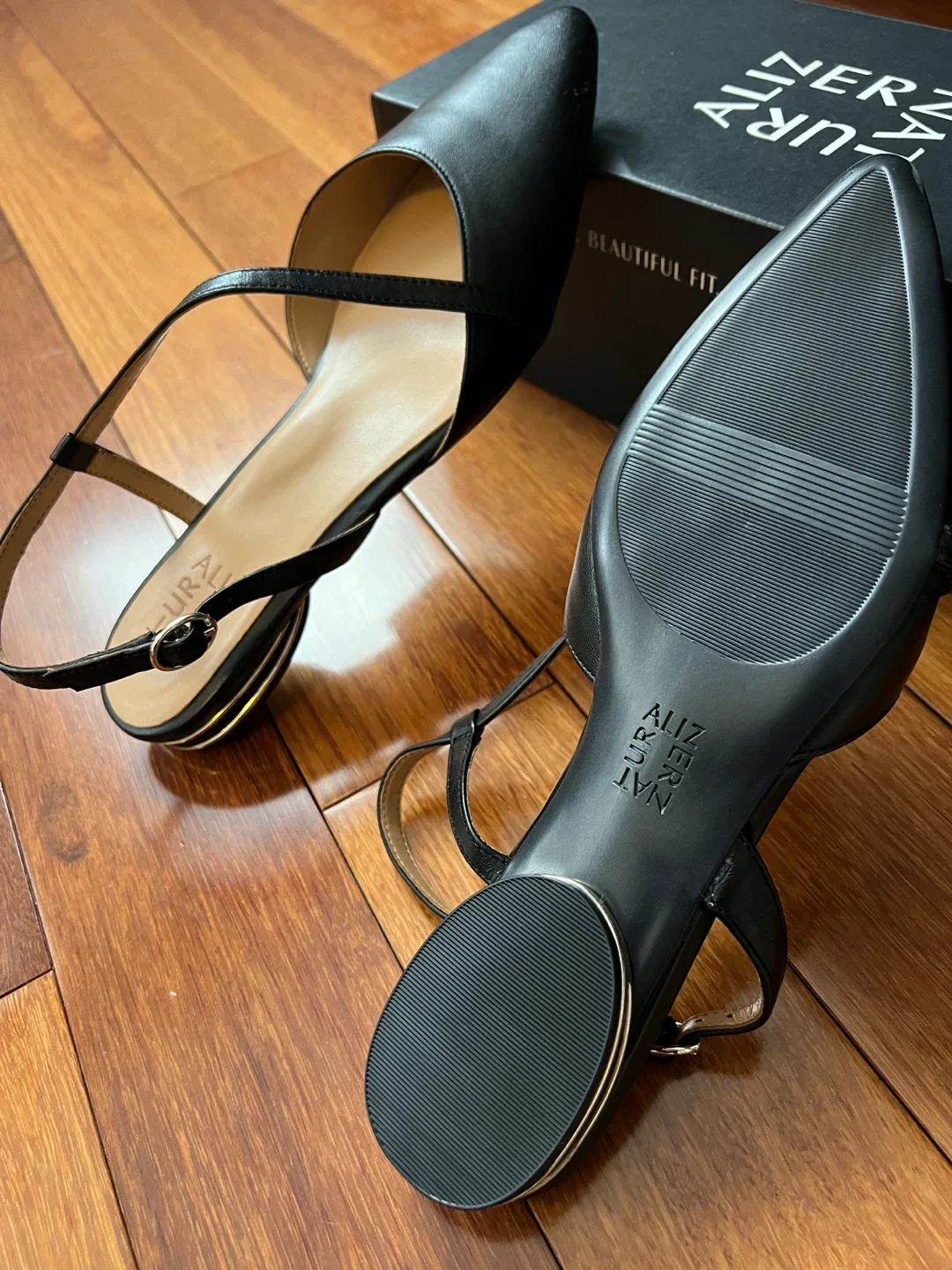 Naturalizer Hawaii Black Leather Slingback Flats - Size 9.5 image indicator(5)