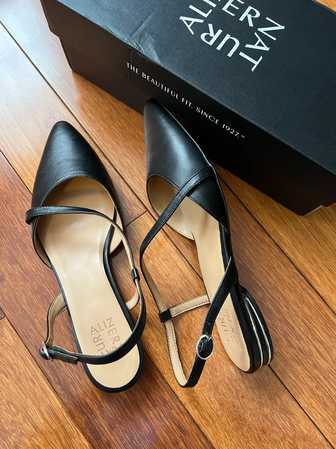 Naturalizer Hawaii Black Leather Slingback Flats - Size 9.5 image indicator(7)