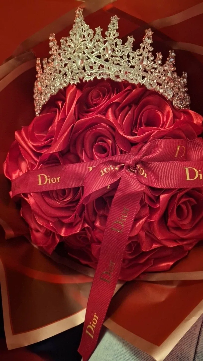 Bouquet of Red Roses image indicator(3)