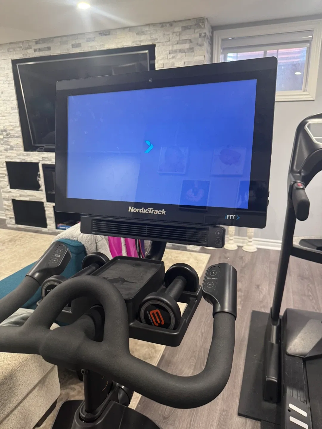 NordicTrack Commercial S22i Studio Cycle image indicator(6)