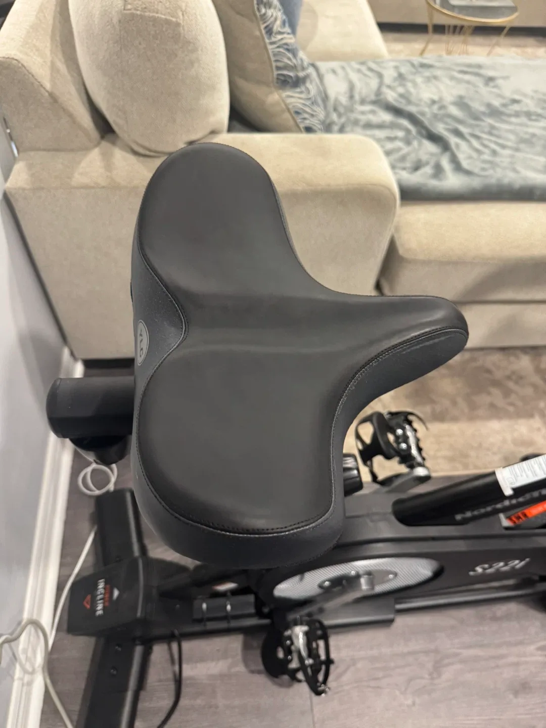 NordicTrack Commercial S22i Studio Cycle image indicator(8)