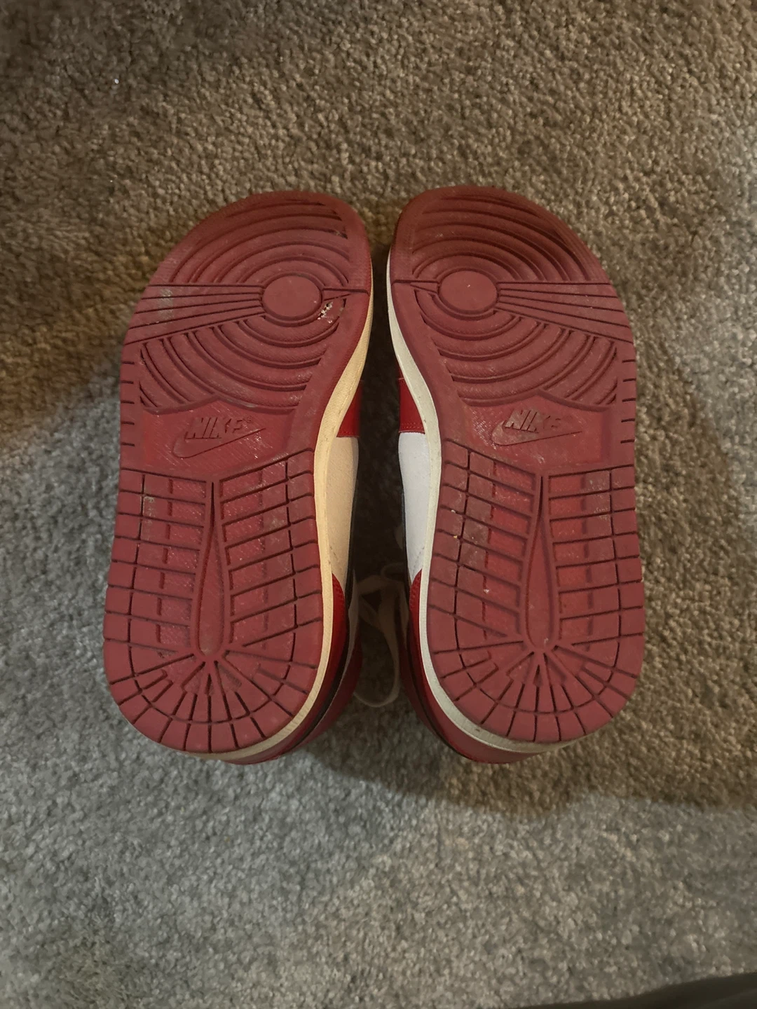 Nike Air Jordan 1 Retro High, Red/White, US 10 - photo 2