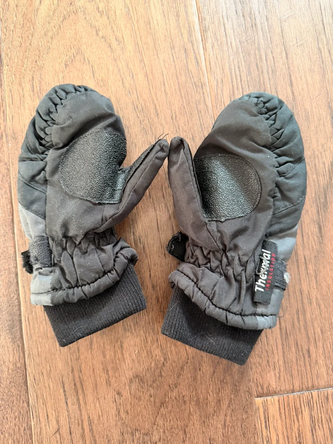 All for $20!! Kids Snow Lot (Size 5 Snow Pants, Hat & Mittens) image indicator(6)