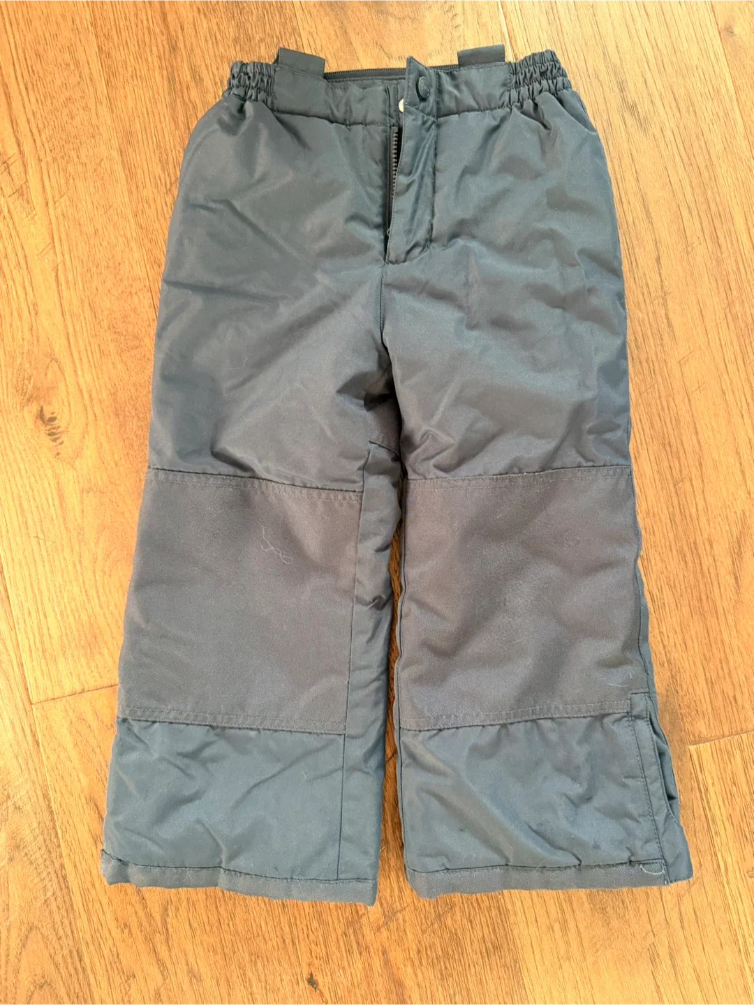 All for $20!! Kids Snow Lot (Size 5 Snow Pants, Hat & Mittens) image indicator(2)